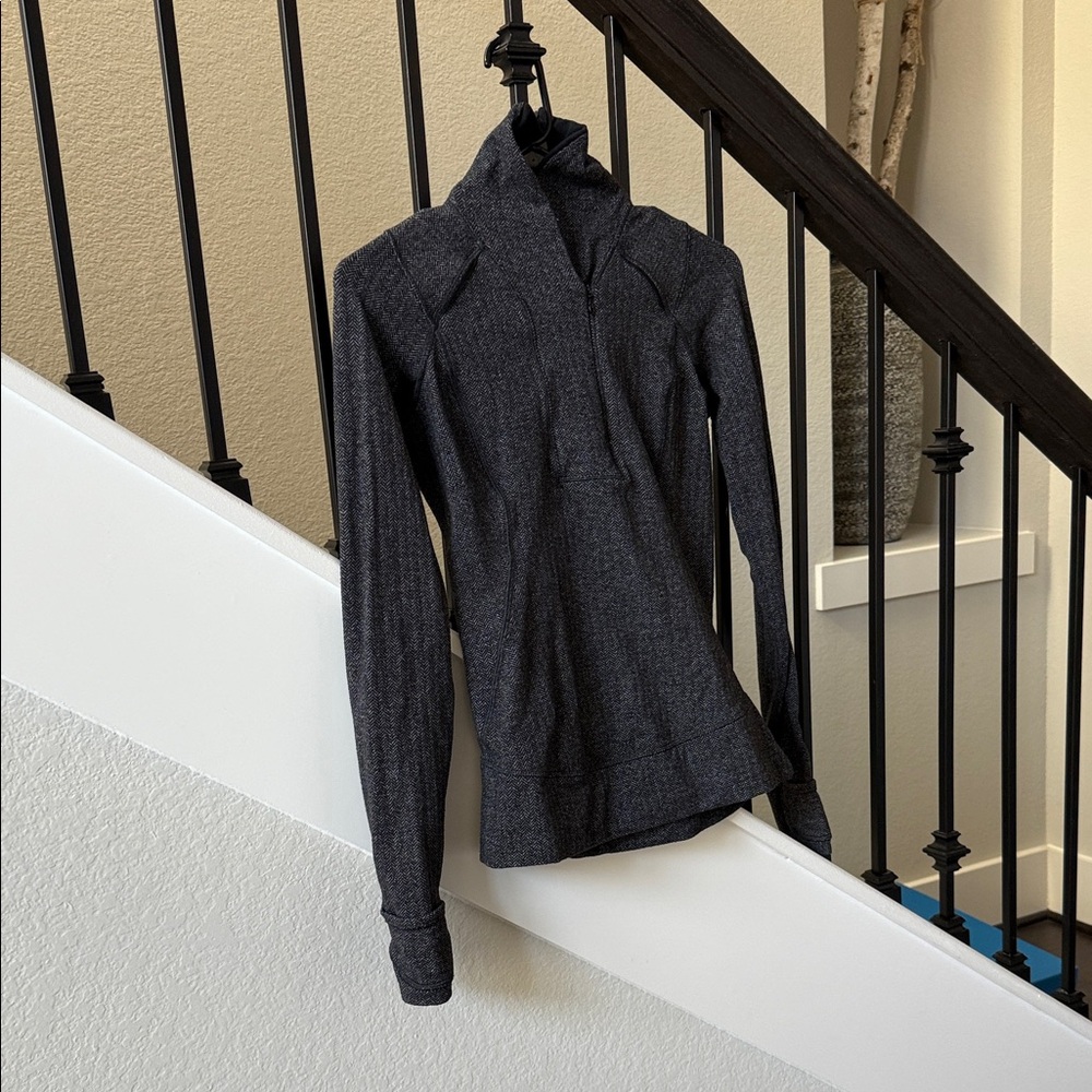 Lululemon Women's Black Long Sleeve jacket